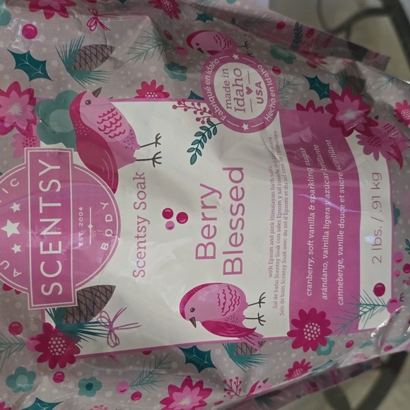 Going Away 4/26 Scentsy Berry Blessed Scentsy Soak - Pink Floral unopened - Picture 2 of 2